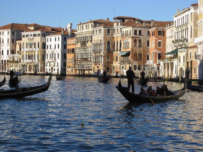 Kao što Regata Burano prolazi u Veneciji